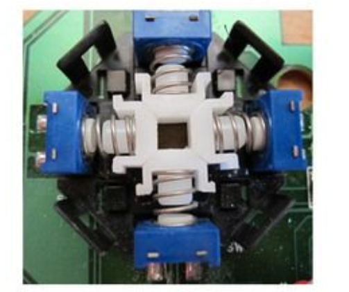 ▲ 传统的摇杆只能识别8个方向