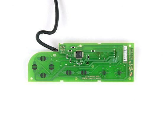 ▲ NES手柄拆解 图片来自：iFixit