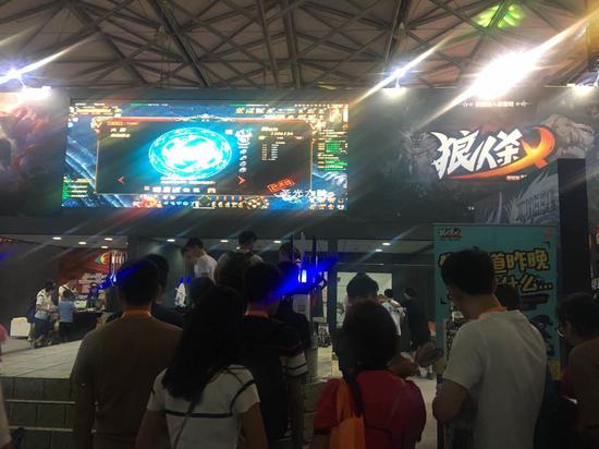 气氛热烈的CJ现场怎么少的了直播？