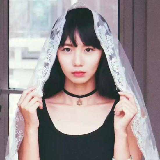  非常年轻的女性制作人