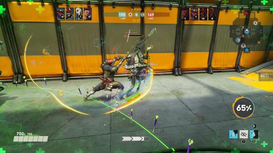 近战英雄连续攻击时会造成对方硬直，对方无法还击，也无法使用技能，只能通过闪避躲开攻击。这使得《尖峰战队》的战斗逻辑与任何MOBA游戏都不同