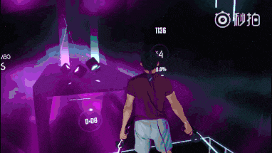 你也可以试着模仿国外老哥边游戏边扭臀的风骚姿势，增加额外的运动量