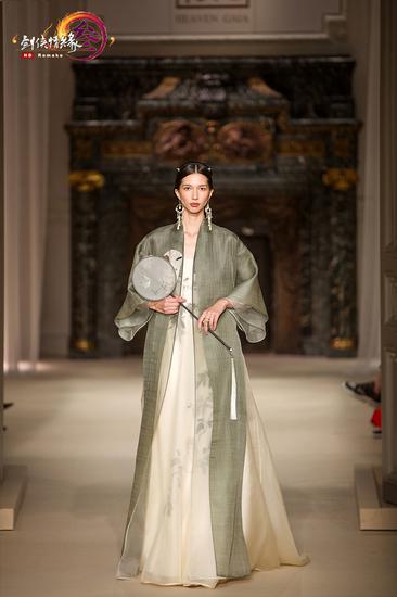 “画壁 · 一眼千年”2019春夏大秀现场