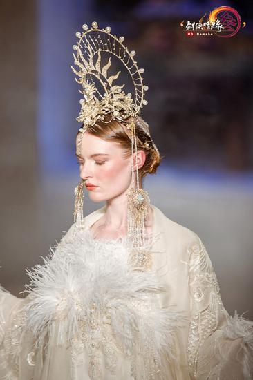 “画壁 · 一眼千年”2019春夏大秀现场