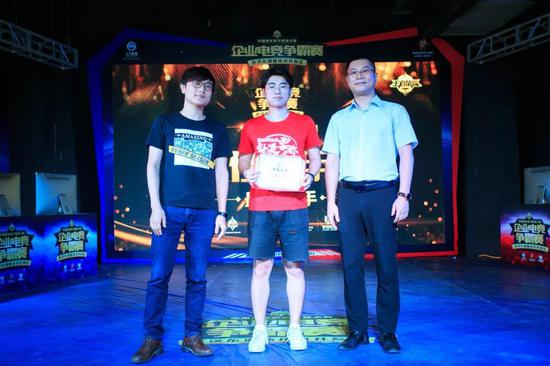 队长冯久城获得“最佳选手奖”