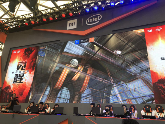 EDG、RNG火箭联盟战队队员小米舞台表演赛