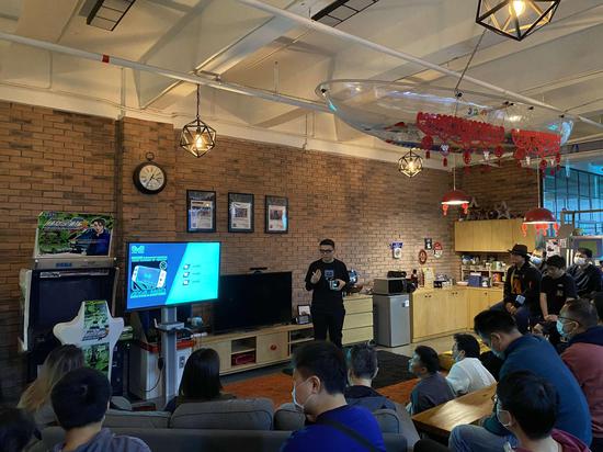 ‘Aya Neo’AMD 游戏掌机创始人 A 叔