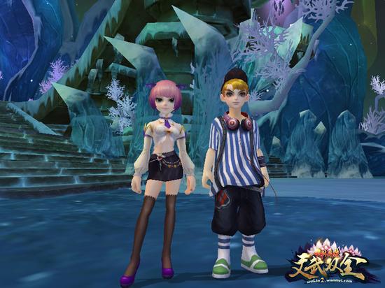 图7 嘻哈条纹装（男）和OL时装（女）