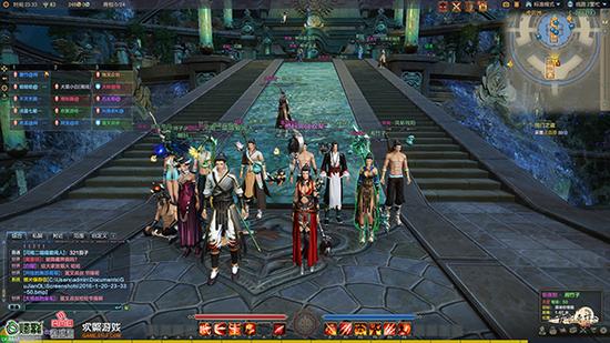 图9 《古剑奇谭网络版》官方人员与玩家合影留念