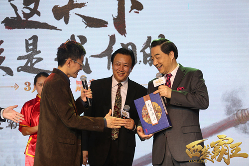 图1 张局座热情讲解