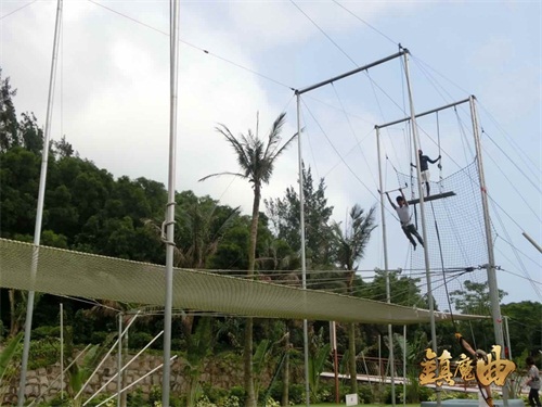 玩家体验CLUB MED刺激的空中飞人项目