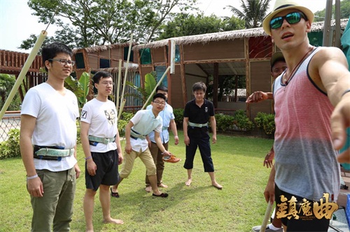 clubmed度假村专业陪玩带玩家体验空中飞人