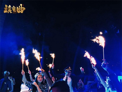 当晚蓝白派对 玩家和策划一同high翻天