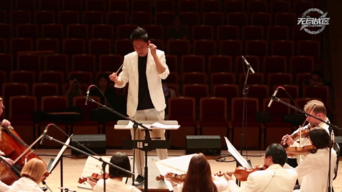 交响乐团演奏现场