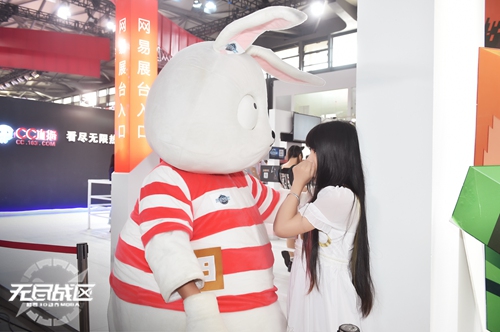 网红兔亚斯塔路壁咚网红少女白女侠