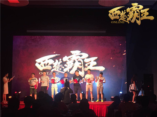 为优秀国战指挥官、公会合伙人颁奖也是嘉年华的重头戏