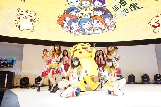 Lunar与姜小虎的现场表演