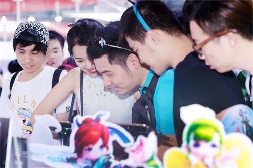 什么游戏玩得这么开心？目测是网易的梦幻西游。