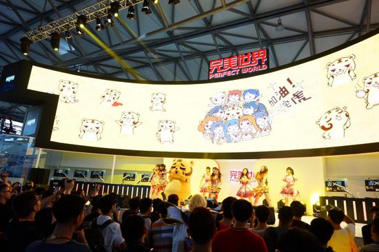 Lunar与姜小虎的现场表演