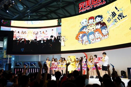 Lunar与姜小虎现场表演全景图