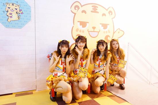 Lunar少女组合与姜小虎