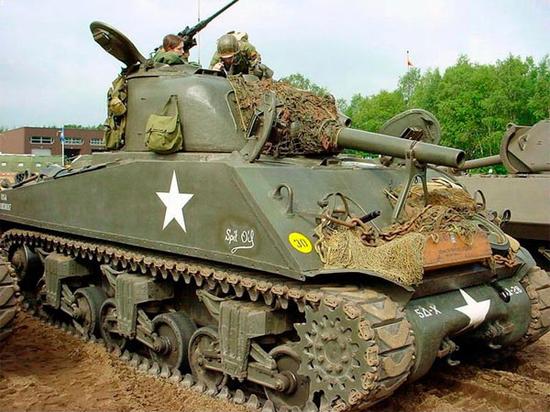 坦克连：简评历史上的M4谢尔曼的优劣 详解怎么玩