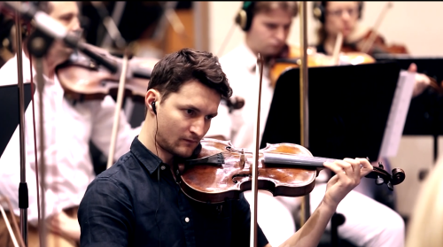 图四：小提琴，细腻演奏