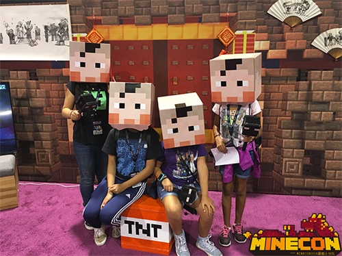 图10：不同肤色的玩家都爱MINECON中国展区
