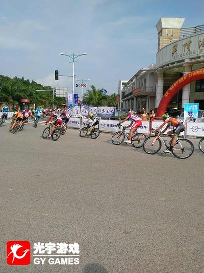 光宇游戏助力自行车比赛现场图