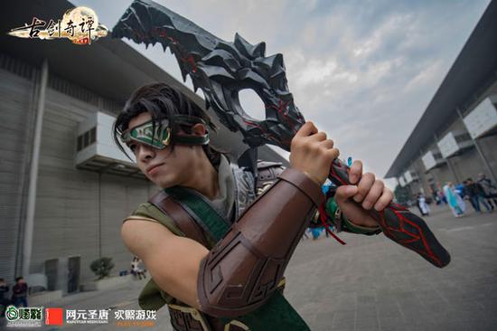 图11 古剑OL斩风门派coser