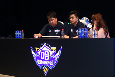 B神与Chuan神现场坐镇，为活动游戏环节解说现场互动