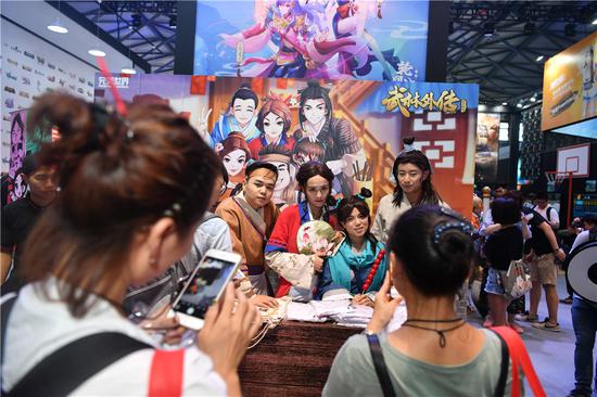 玩家们也在Coser的演绎中寻找自己喜爱的人物