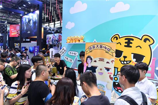 小虎展区内人流如织