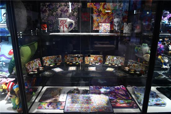 DOTA2主题水杯、鼠标垫、徽章、扑克牌等