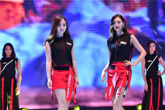 青春洋溢的Showgirl_副本