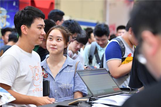 含情脉脉，感谢恋人为爱买单