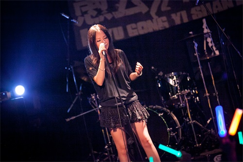 歌姬冥月将演唱《战意》主题曲