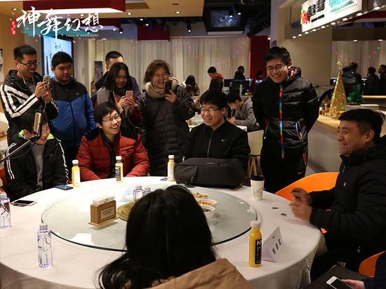 网元圣唐CEO亲到现场，与玩家们亲密交流