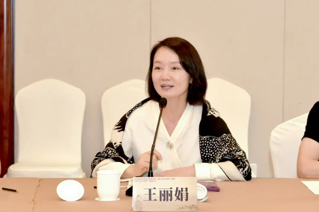 铜陵市艺术剧院有限公司总经理王丽娟发言