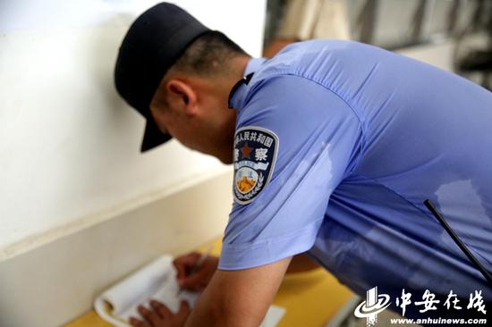 40℃高温下的监狱警察 他们燃烧卡路里的样子很cool