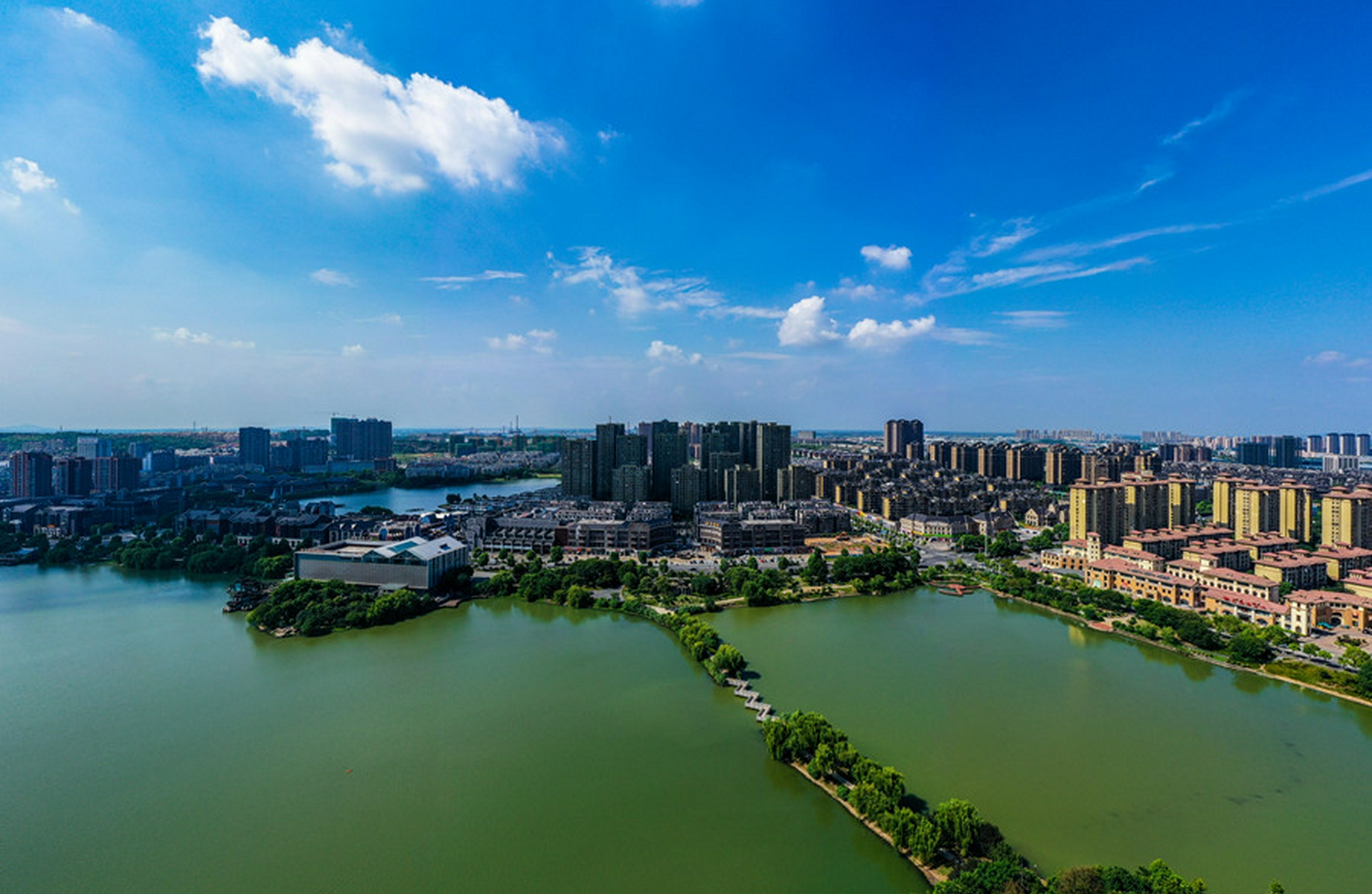 1 / 5 航拍安徽省铜陵市天井湖风景区景色.