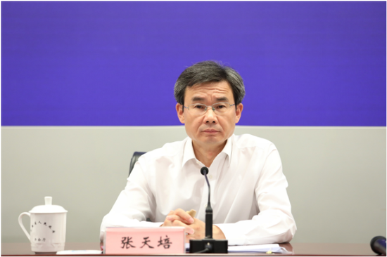 省发改委党组书记,主任张天培介绍落实"六稳""六保"的安徽方案.