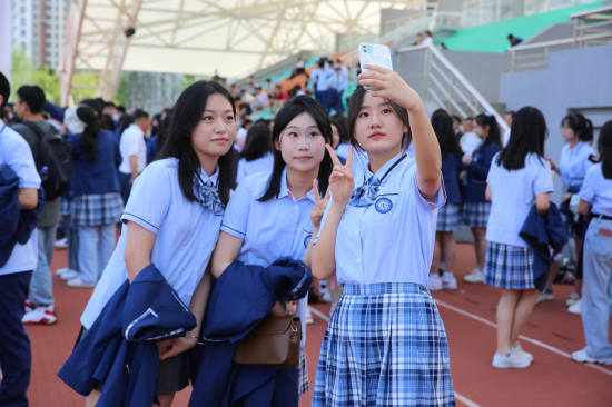 青春像张弓 不惧雪雨不惧风——合肥一中拍摄2023届高三超级毕业照