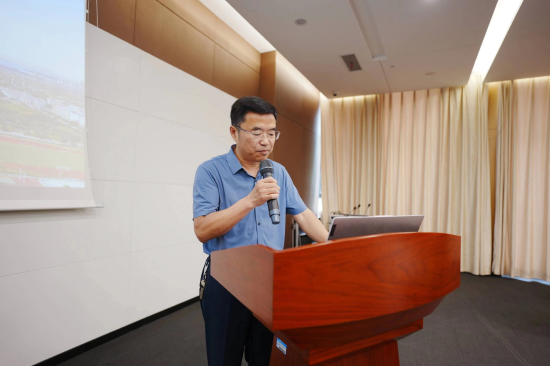 安徽新华学院副校长戴昕,副校长贺行佳,以及受邀媒体出席.