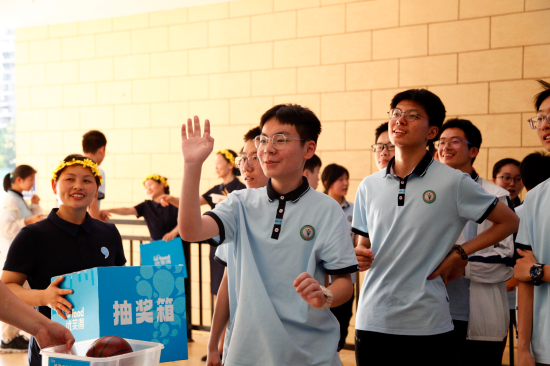 心怀梦想行致远方合肥一六八玫瑰园学校东校区举行九年级中考祝福活动