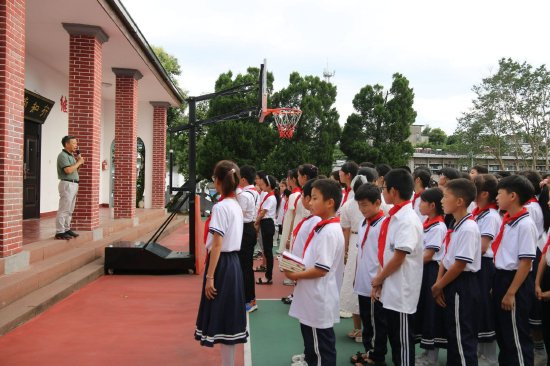 歙县行知小学举行毕业典礼承沐陶园馨香陶子逐梦成长