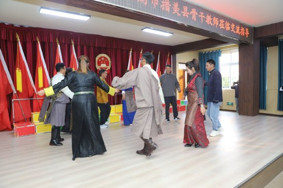 山海不为远携手逐梦路西藏山南市措美县骨干教师来大泽乡中心学校交流