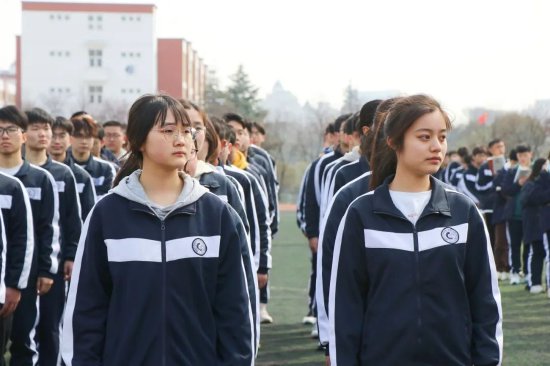 合肥中锐学校:学习雷锋 热心公益