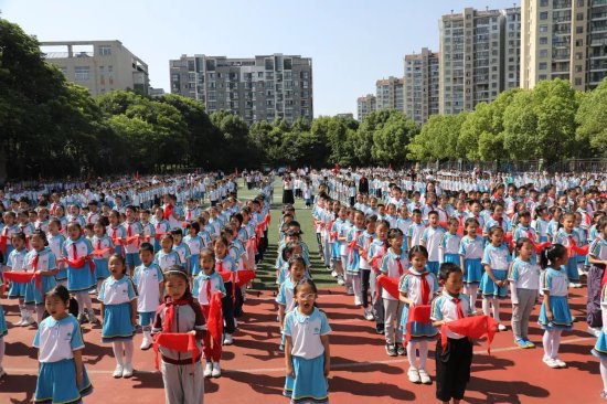 燃红色薪火 做峥嵘少年——合肥市望湖小学一年级首批少先队员入队