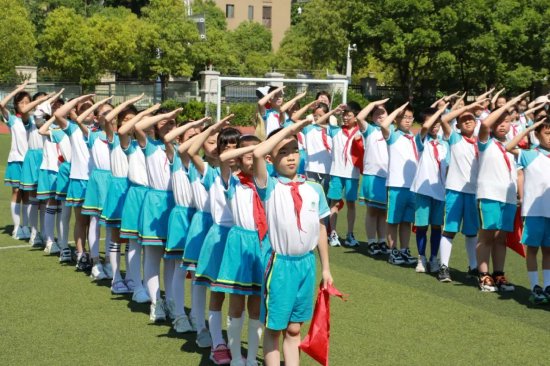 燃红色薪火 做峥嵘少年——合肥市望湖小学一年级首批少先队员入队